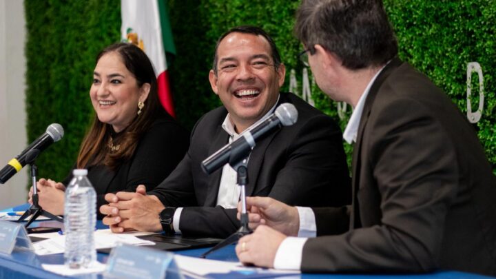 Roberto Cabrera se reúne con integrantes de la CCI France México Bajío